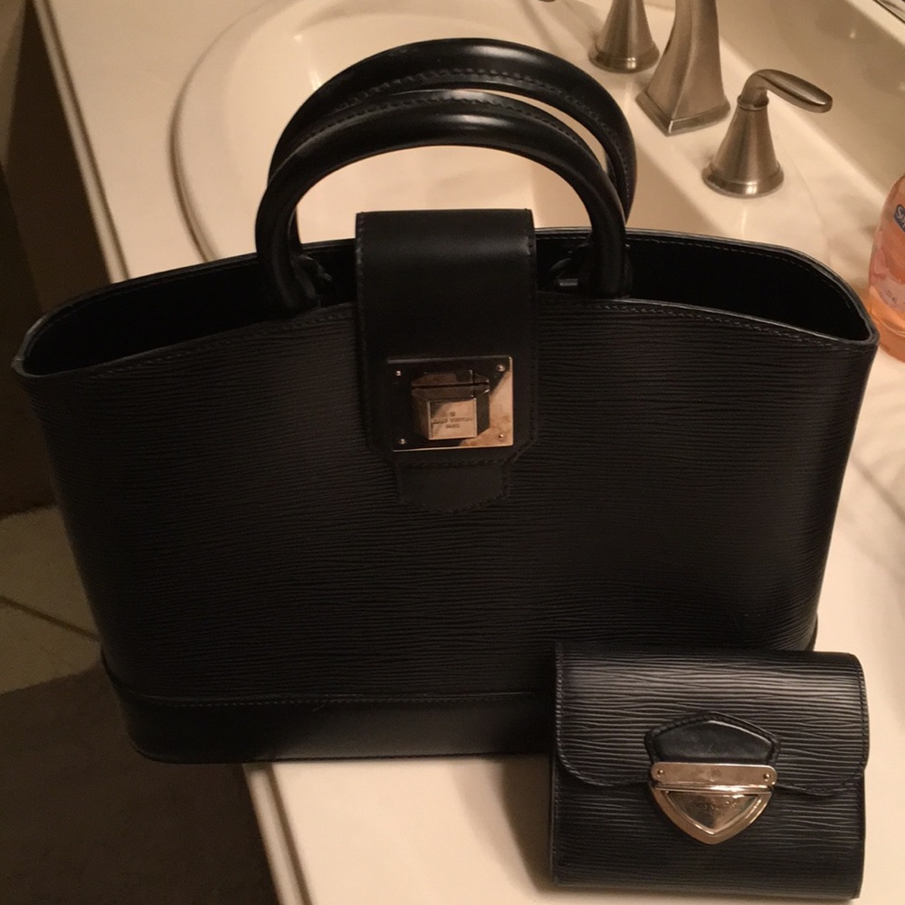 Louis Vuitton purse & wallet.